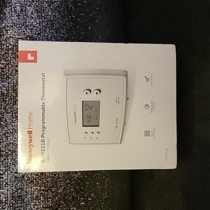 RTH221B Programmable Thermostat